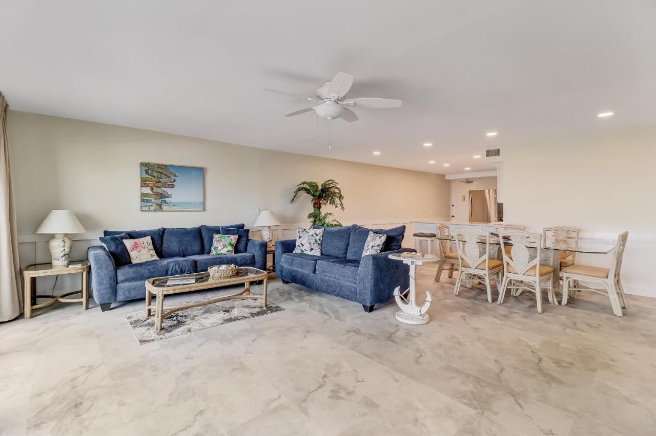 Oceanfront W Access Apartment