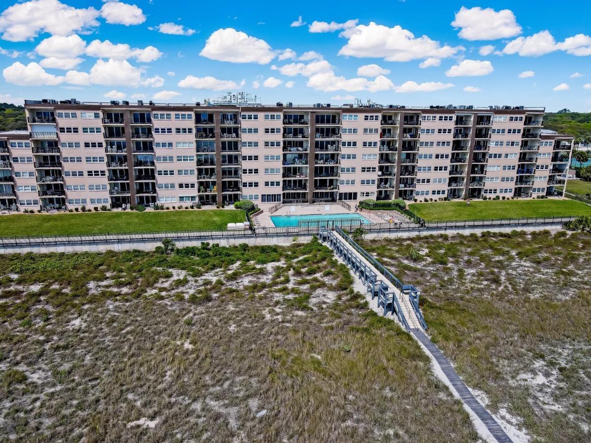 Oceanfront W Access Apartment *