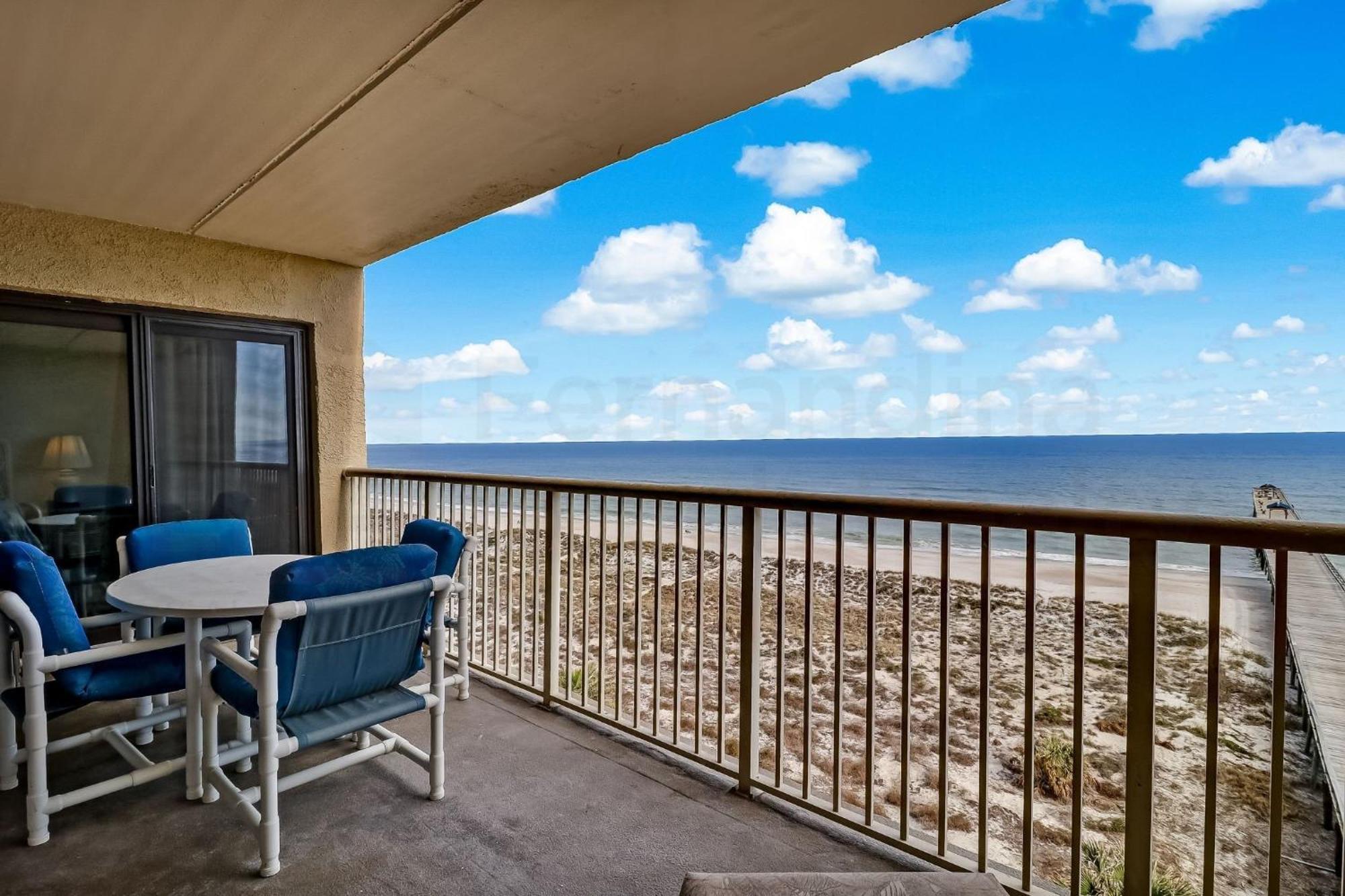 Oceanfront W Access Apartment