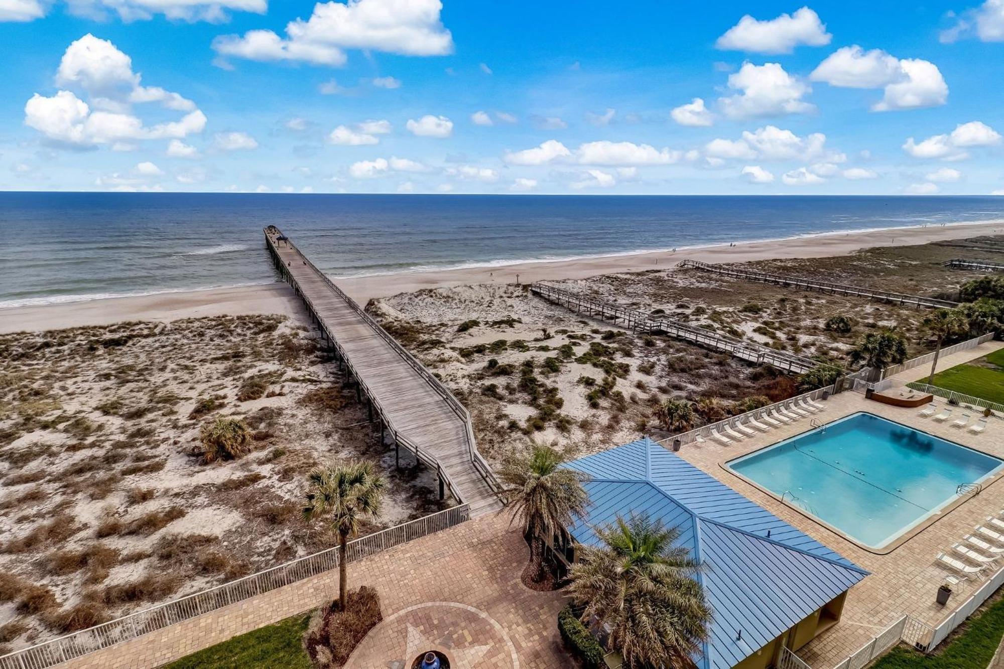 Oceanfront W Access Apartment *
